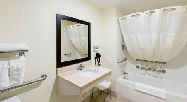Номер Standard Quality Inn & Suites Florence Civic Center