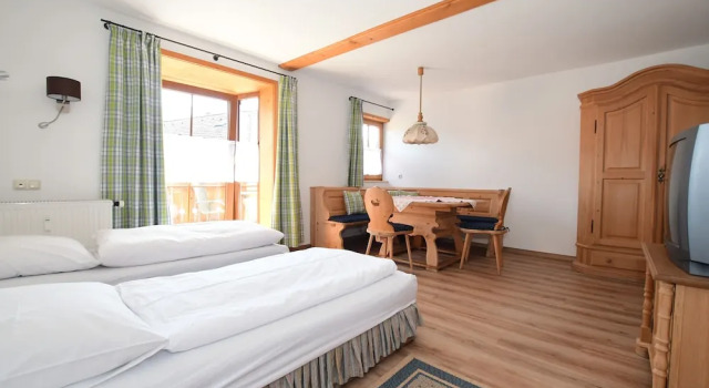 Alphirt Ferienwohnungen, Varaa Huoneisto Hotellit Baijeri pysäköinnillä, Pysäköinti