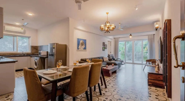 Коттедж Luxe Apt w Balcony Rooftop Pool 15 min to Beach