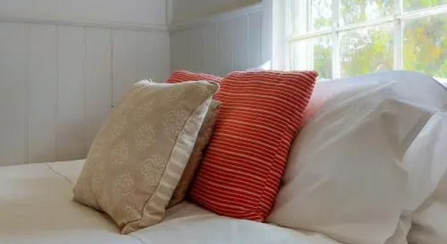 Cara, Book Hotel Daylesford 