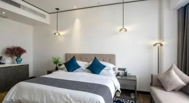 Двухместный люкс Luxury Wanfenglin Baihua Hotel