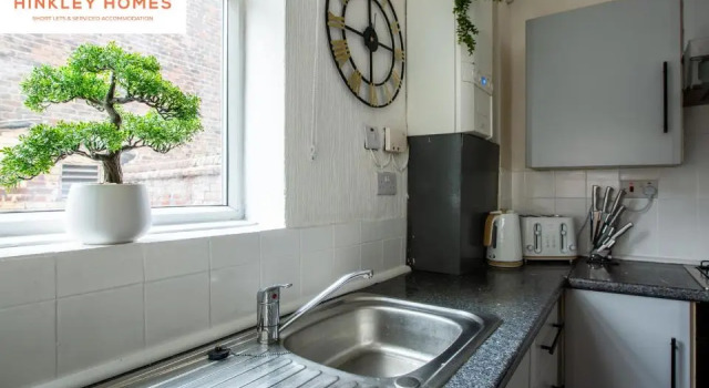 Stanley House - 7 doubles! - Parking! - City Links By Hinkley Homes Short Lets & Serviced Accommodation, Prenota Hotel Liverpool Merseyside