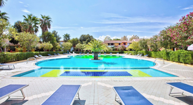 Residence with swimming pool in Ottiolu, Prenota Hotel Hotel a Barbagia con piscina, Piscina
