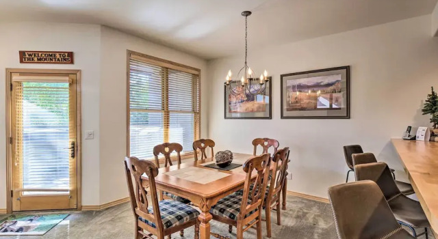 Апартаменты с 2 комнатами с балконом Breckenridge Condo w/ Hot Tub < 1 Mi to Ski Lifts