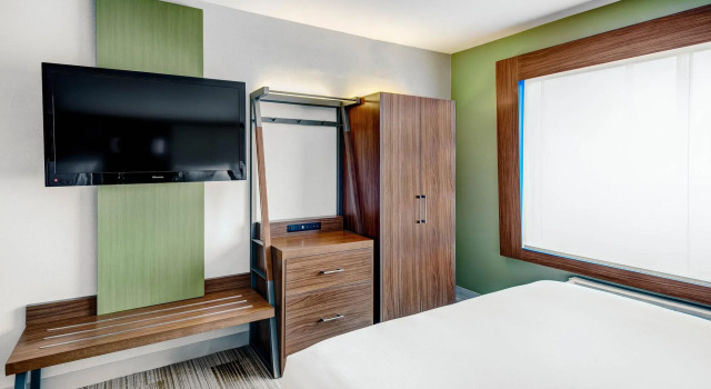 Четырёхместный люкс Holiday Inn Express Woodbridge by IHG