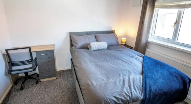 3 Bed Home - Sleeps 8 - Stoke City fc - Parking, Κράτηση Διακοσστικό σπίτι Stoke-on-Trent Staffordshire