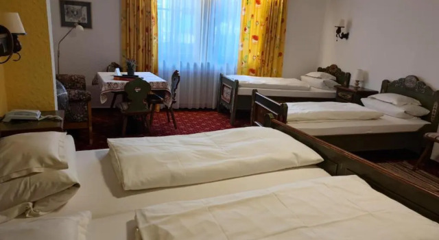 Четырёхместный номер Standard Hotel Tilman Riemenschneider by ANS