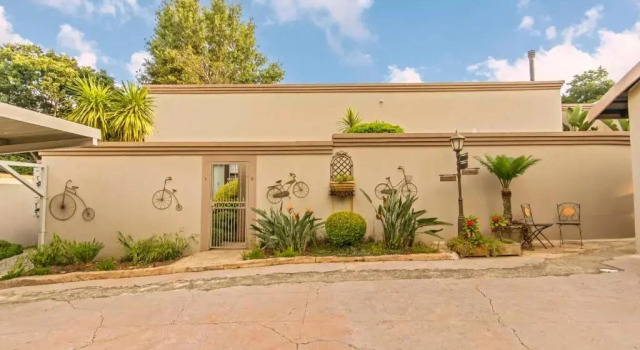 Двухместный люкс Standard с видом на сад Dunton Guest House