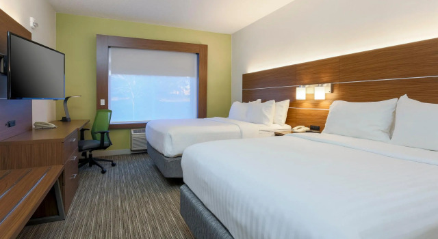 Четырёхместный номер Standard Holiday Inn Express Rochester NE- Irondequoit by IHG