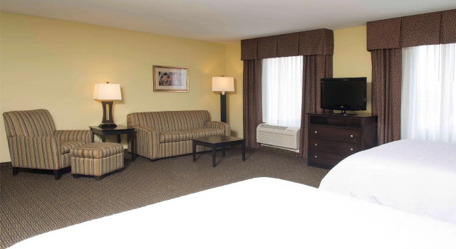 Четырёхместный люкс c 1 комнатой Hampton Inn & Suites Danville