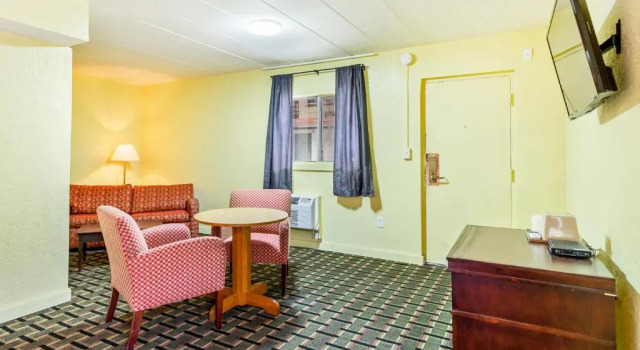 Люкс c 1 комнатой OYO Hotel Downtown Peoria I-74