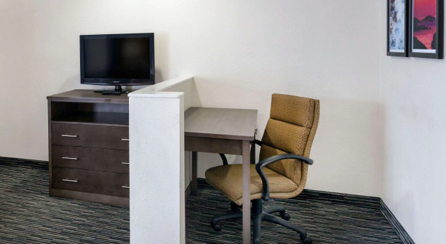 Ramada by Wyndham Monterey, Забронировать Отель Отели Монтерей с бассейном, рядом с Норт-Фримонт-Стрит, Бассейн