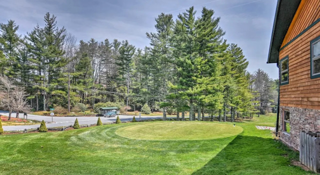 Коттедж Pool & Golf Club! Riverfront Retreat in Newland