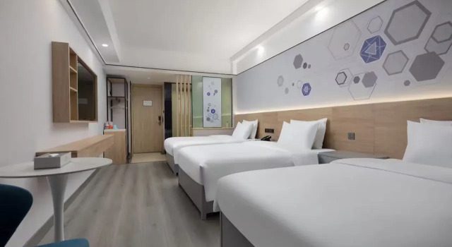 Microtel by Wyndham Kunming Guandu, Rezerwuj Hotel Hotele w Kunming z parkingiem, Parking