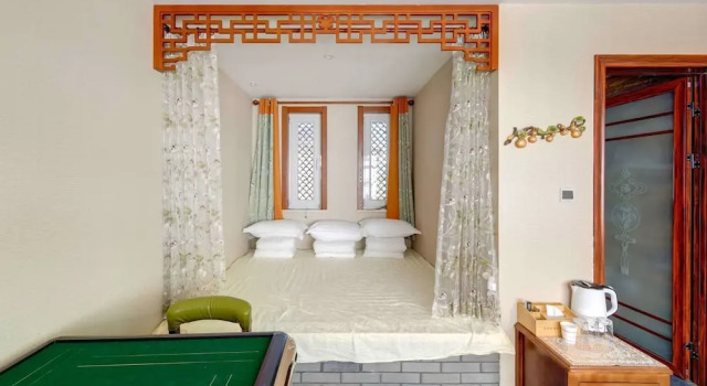GuBei Water Town Revolution Hotel, Rezerwuj Hotel Xizhuang 