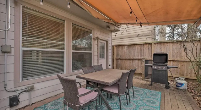 Апартаменты 2,500 Sq Ft Townhome - Walk to Central River Oaks!