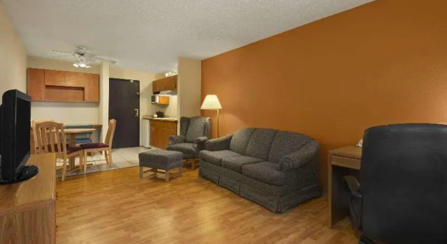 Doppel Suite Days Inn & Suites by Wyndham Stevens Point