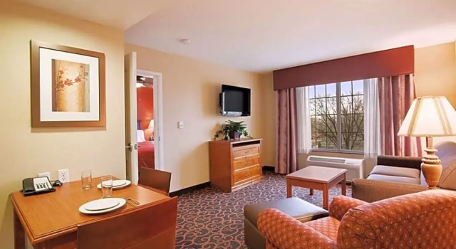 Четырёхместный люкс с 2 комнатами Homewood Suites Saint Cloud