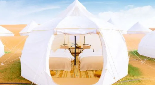 Тент с видом на озеро Zhongwei Shapo Tou Desert Wilderness Desert Stargazing Inn