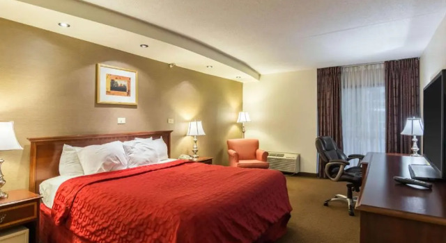 Номер Standard Plaza Inn & Suites