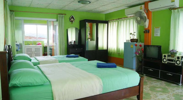 Buachompoo Resort Koh Sichang