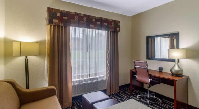 Люкс Comfort Suites Danville