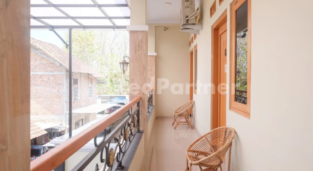 Madina Guest House Syariah Near Gembira Loka Zoo Yogyakarta Mitra RedDoorz, Book Pension Hoteller i Banguntapan med parkering, Parkering