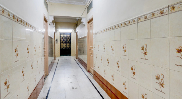 Classic With Balconythallam Sai Residency, Rezerwuj Dom wakacyjny Hotele w Andhra Pradesh z parkingiem, Parking