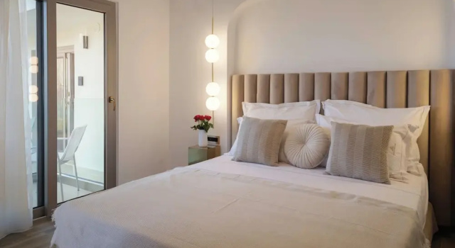 Полулюкс с балконом и с видом на море Golden Luxury Suites
