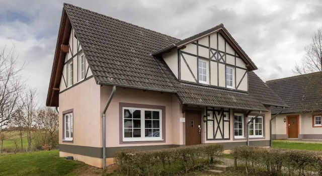 Restyled Villa with 4 Bathrooms & Sauna near River Moselle