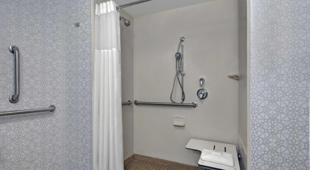 Четырёхместный номер Standard Hampton Inn Bath - Brunswick Area , ME