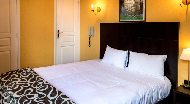 Hôtel des Chateaux, Rezerwuj Hotel Hotele w Azay-le-Rideau ze śniadaniem, Śniadanie
