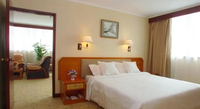 Overseas Chinese International Hotel Qingdao, Забронировать Отель Бизнес-отели Шаньдун, 4* 5*