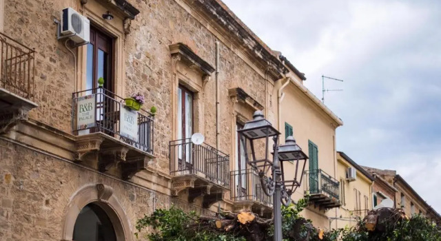 THE PALACE B&B and Apartments, Book Apartment Hotels in Sicily with Parking, Parking