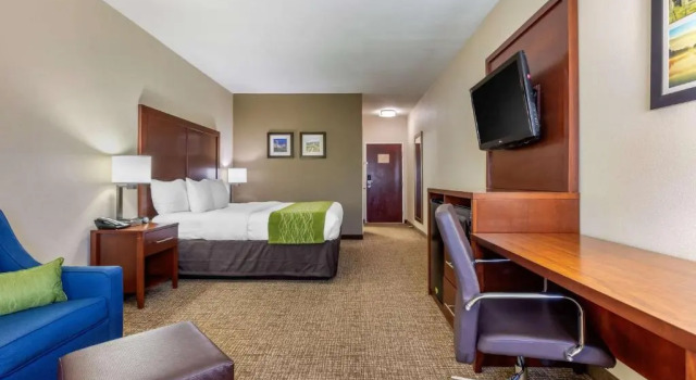 Люкс Superior Comfort Inn Lenoir City-Knoxville