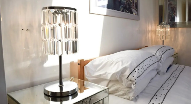 Spacious 1 Bedroom Apartment With Outdoor Terrace, Varaa Huoneisto Asunnot kohteessa Merseyside, Huoneisto