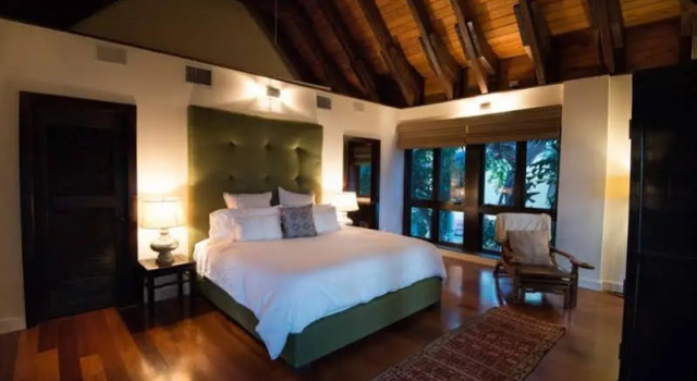 Stunning Balinese Style Villa, Забронировать Вилла Майами-Бич 
