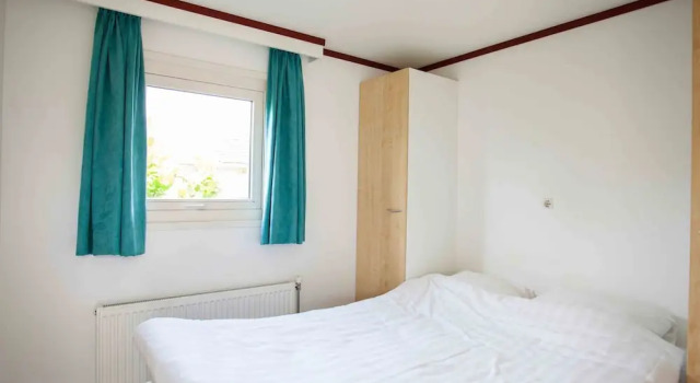 Neat Chalet With Microwave 3.5 km. From the Beach in Egmond, Забронировать Шале Отели Норда 3 звезды, 3*