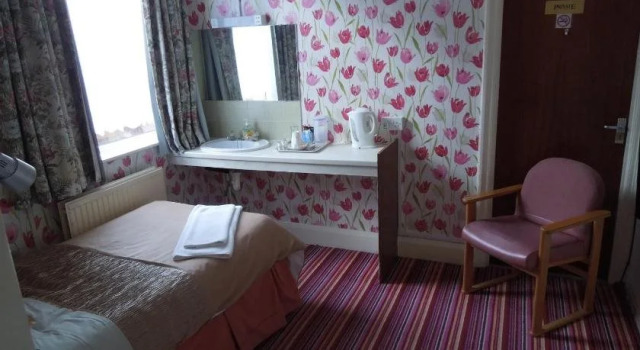 Earlsmere Guesthouse Hull, Book Hotel Kingston upon Hull East Riding of Yorkshire