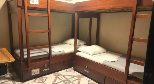 Четырёхместный семейный номер Standard c 1 комнатой Dreamkapture Hostel close to the airport and bus terminal