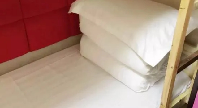 Кровать в общем номере Shenzichen Hotel