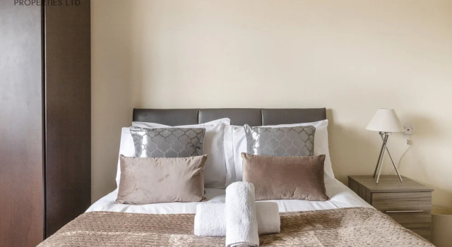 2 Bed Apartment Sleeps 5 - Free Parking, Balcony, Prenota Appartamento Grays Thurrock Essex