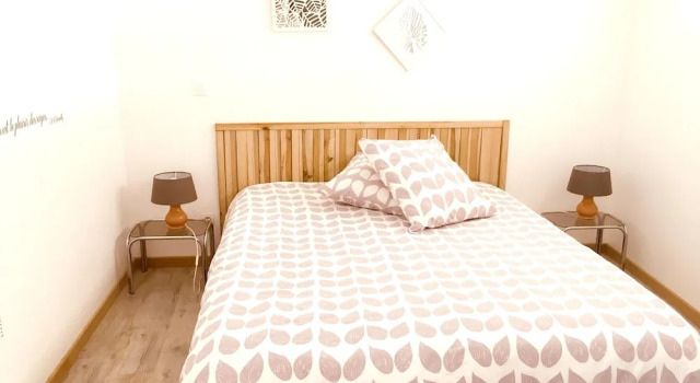 House With one Bedroom in Châteauneuf-val-saint-donat, With Wonderful Mountain View, Shared Pool, Enclosed Garden