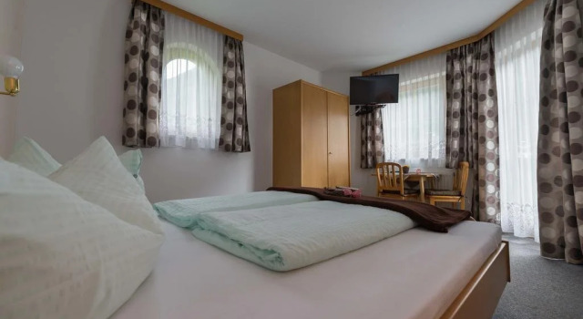 Landhaus - Praxmarer, Rezerwuj Dom wakacyjny Hotele w Tyrol z parkingiem, Parking