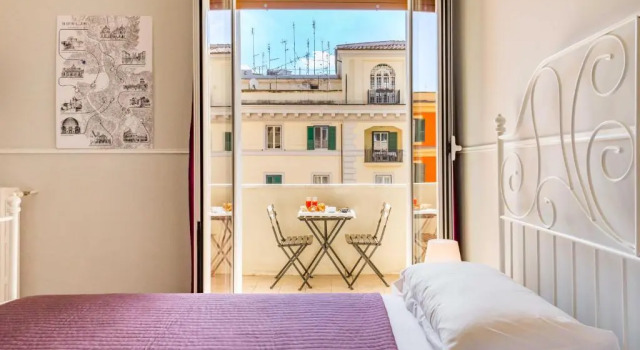 Двухместный номер Deluxe с балконом Un Attimo A Roma B&B