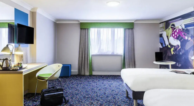 Travelodge Hotel - Reading Oxford Road, Забронировать Отель Отели Англии 3 звезды, 3*