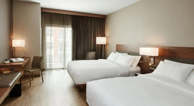 Четырёхместный номер Standard AC Hotel by Marriott Cincinnati at The Banks