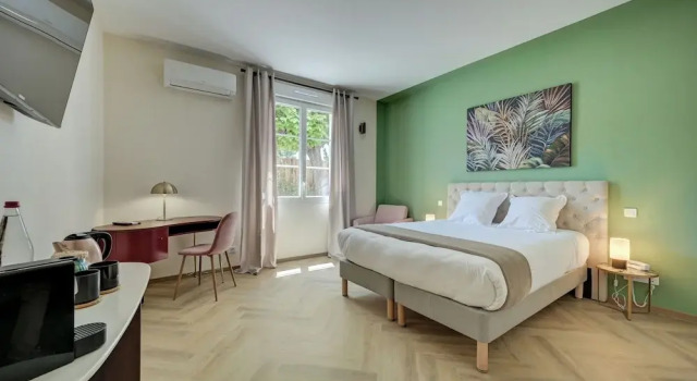 Номер Deluxe Logis Hotel Le Blason de Provence
