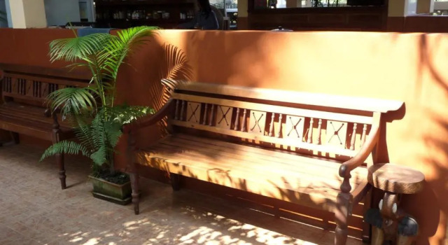 Номер Classic Golden Teak Home Resort