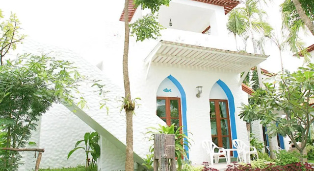 Вилла Baan Montra Beach Resort